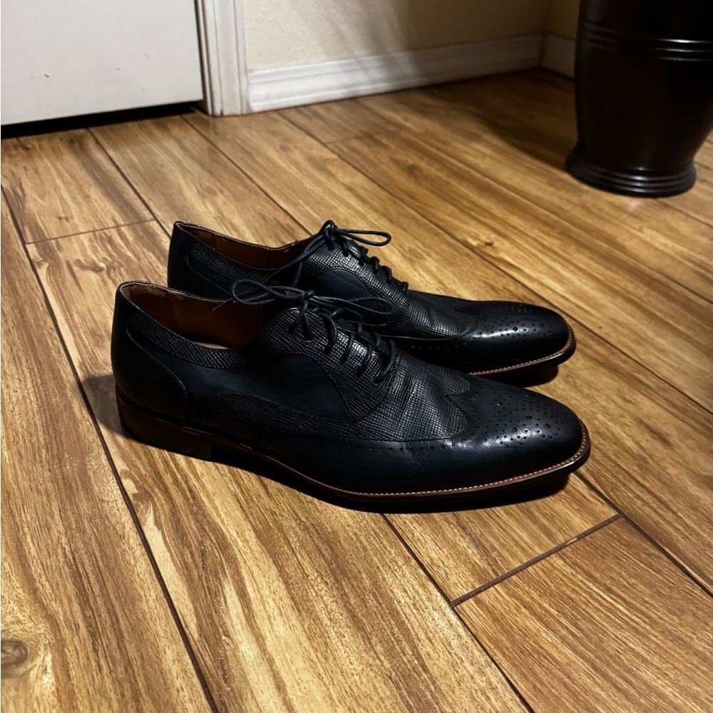 Blue Leather Oxford Shoes with Lace-Up Design